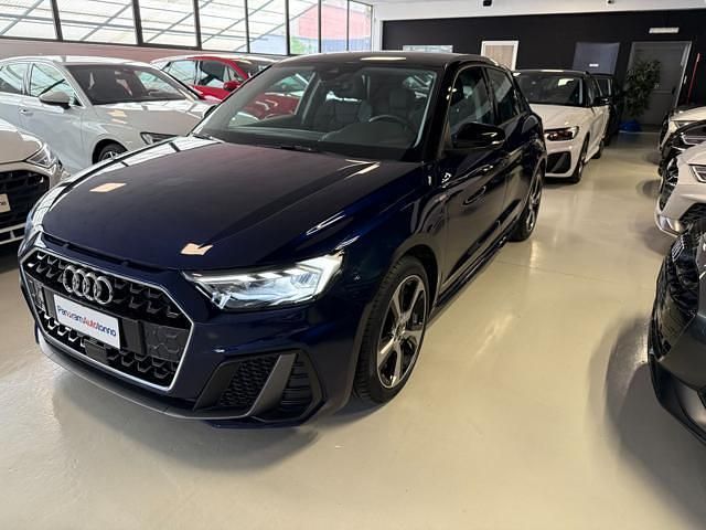 Usata Audi A1 S-Line 110 CV (80 kW) 2024 Blu tetto nero Berlina