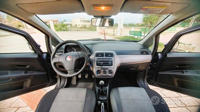 Usata Fiat Grande Punto 75 CV (55 kW) 2011 Grigio Utilitaria