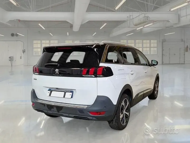 Usado Peugeot 5008 Allure 130 CV (95 kW) 2019 Blanco SUV
