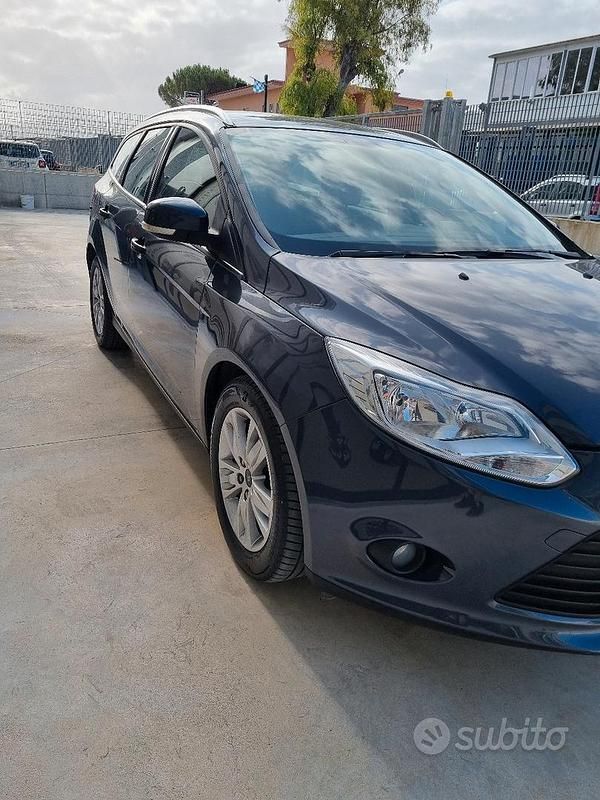 Usata Ford Focus 115 CV (84 kW) 2012 Grigio Station wagon