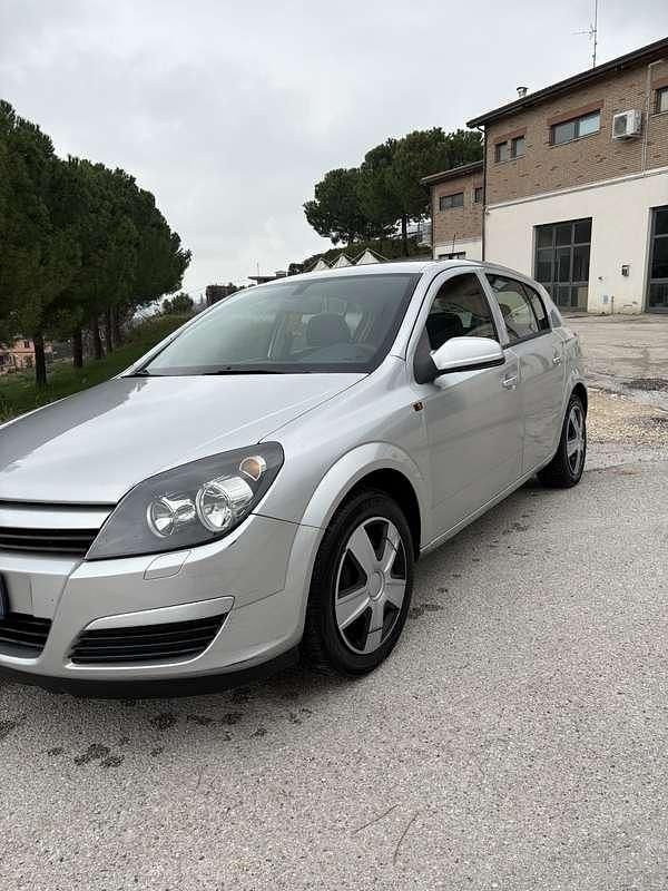 Usata Opel Astra Cosmo 101 CV (74 kW) 2005 Berlina