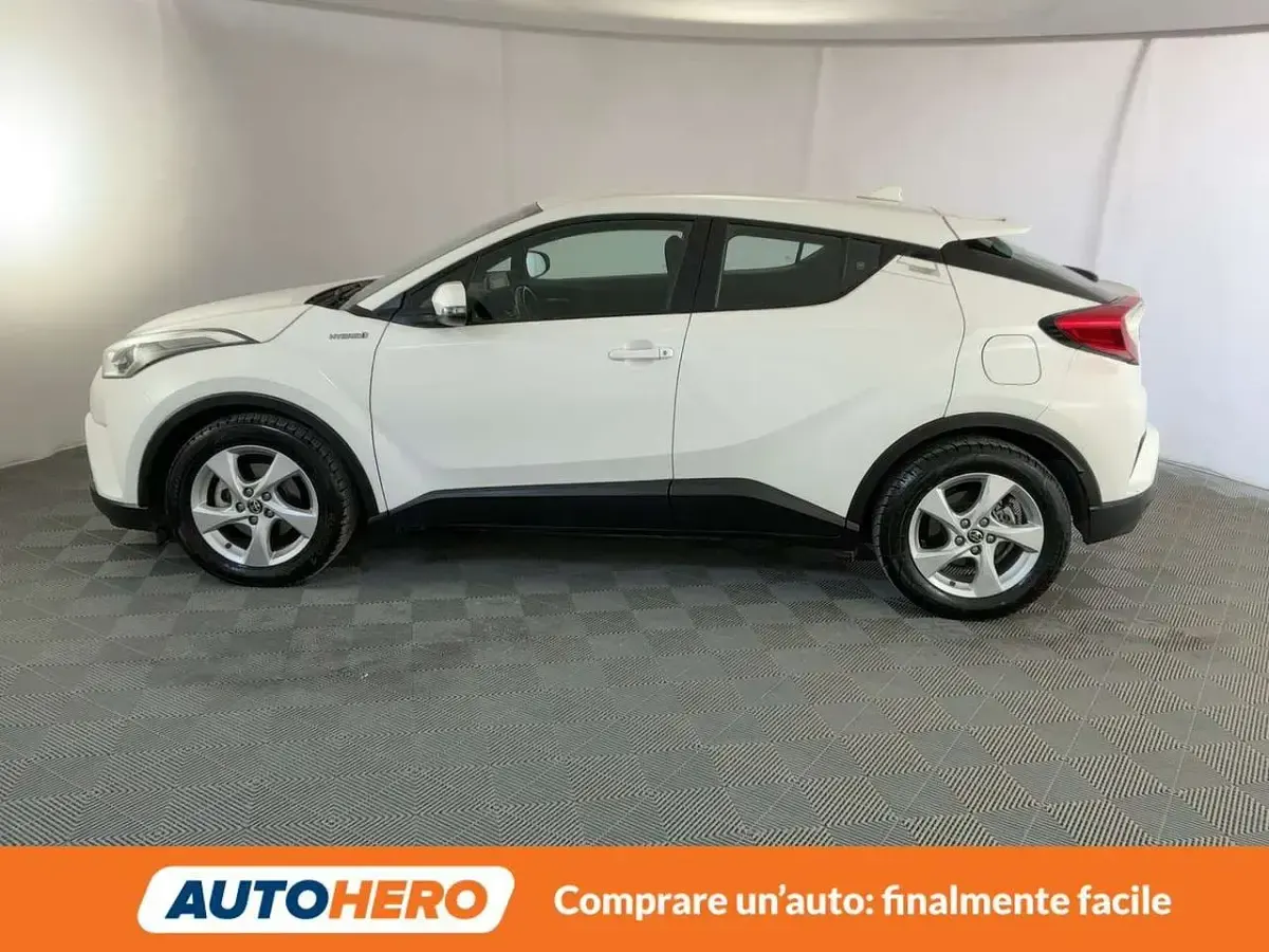 Second-hand Toyota C-HR Active 98 CP (72 kW) 2019 Alb SUV