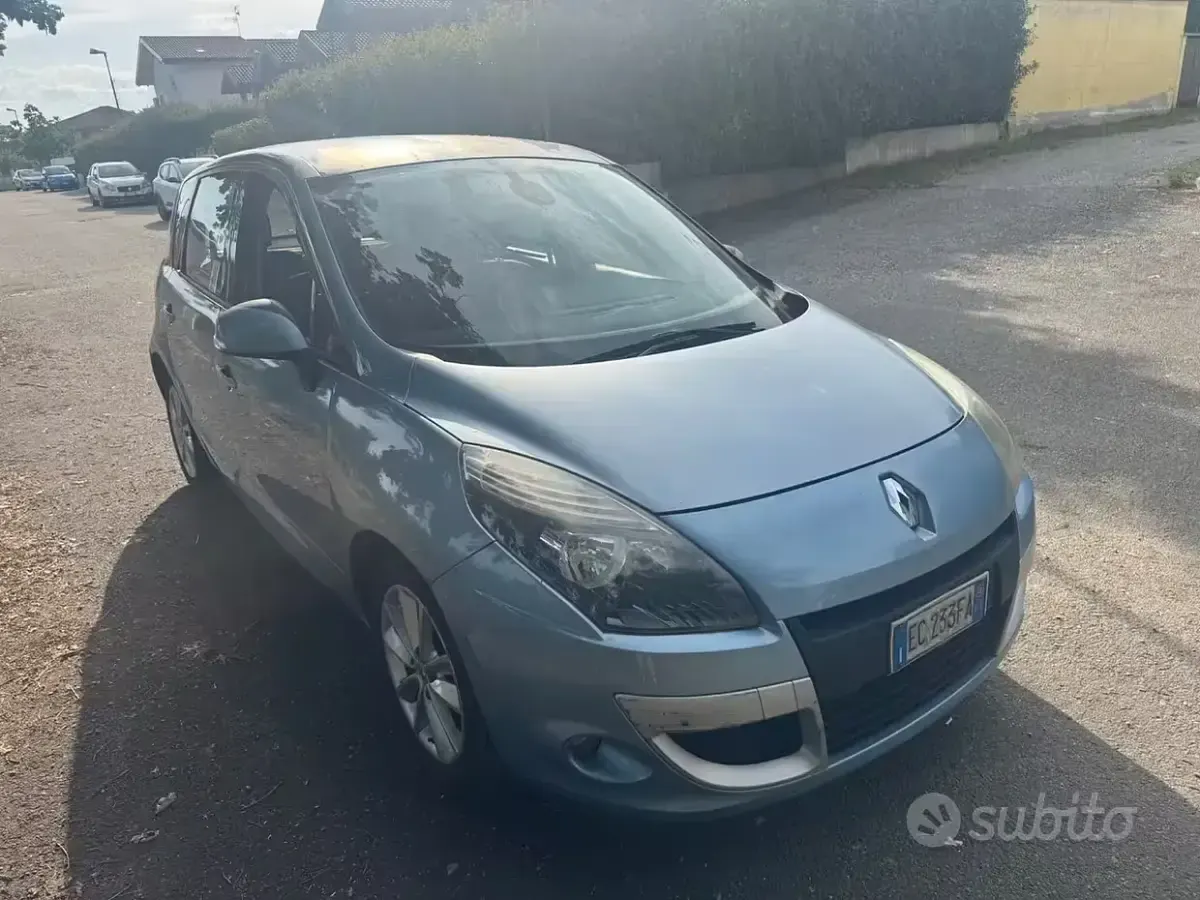 Usata Renault Scénic Dynamique 110 CV (80 kW) 2010 Bluazzurro Monovolume