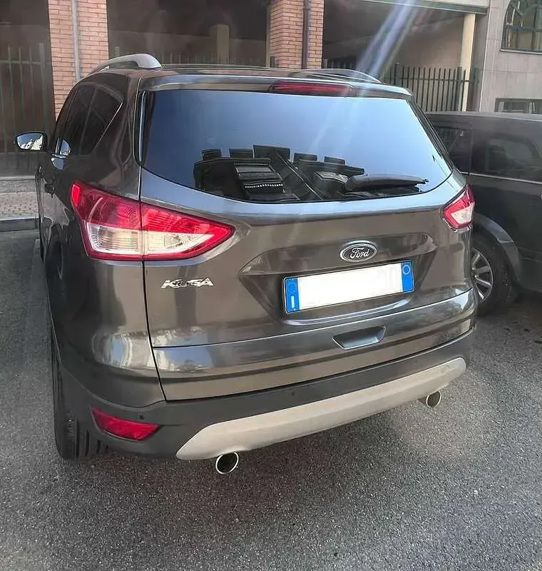 Usata Ford Kuga Titanium 140 CV (102 kW) 2015 Grigio SUV