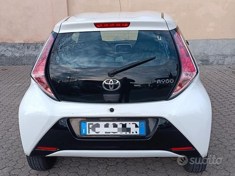 Usata Toyota Aygo Business Edition 69 CV (50 kW) 2017 Bianco Utilitaria