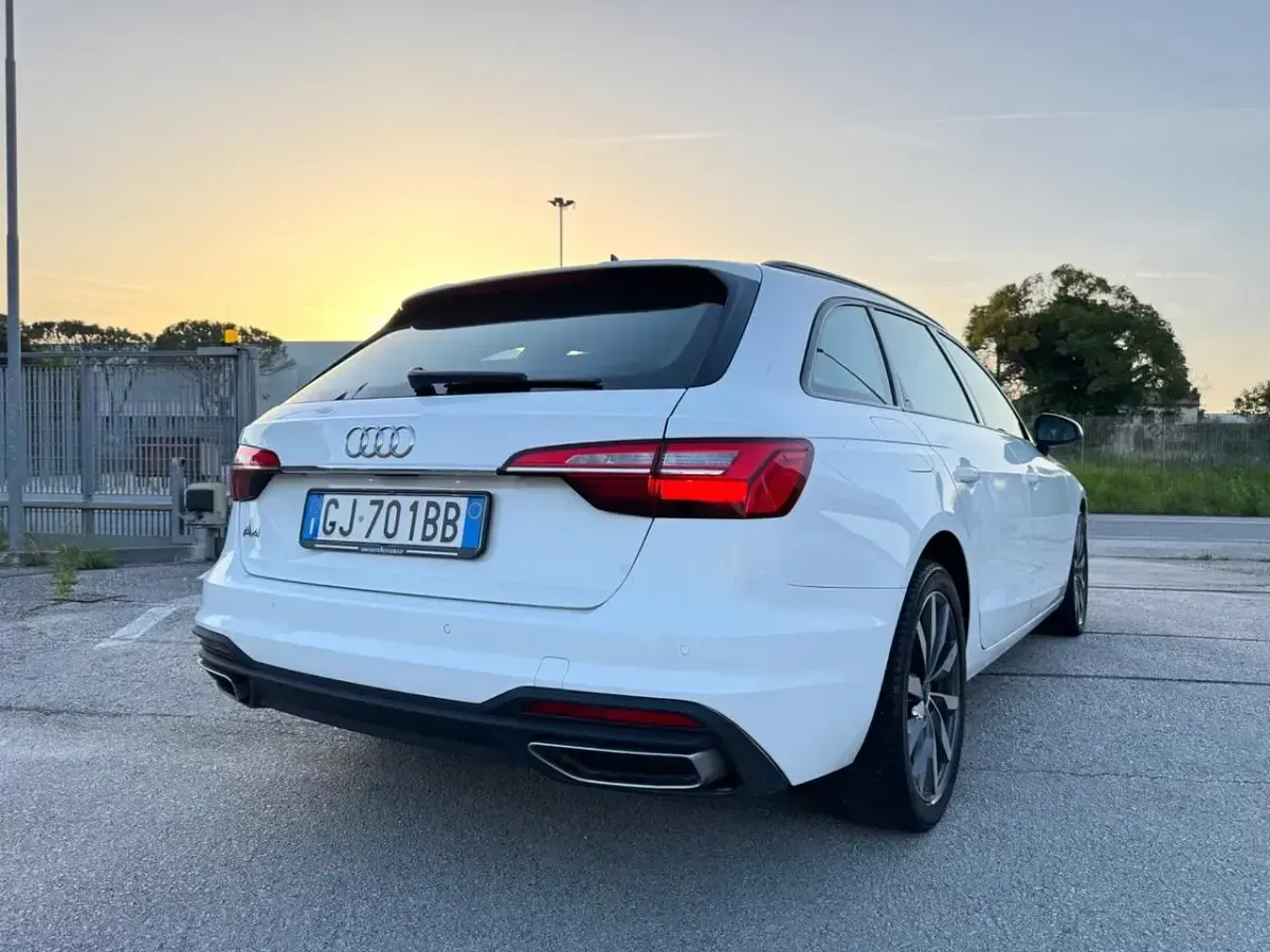Gebraucht Audi A4 Ambiente 136 PS (100 kW) 2022 Weiß Kombi