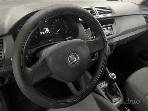 Usata Skoda Fabia Ambition 75 CV (55 kW) 2015 Blu Utilitaria