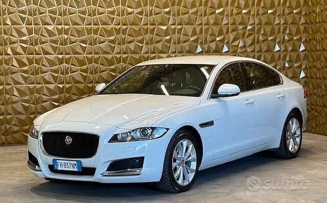 Usata Jaguar XF Prestige 180 CV (132 kW) 2017 Bianco Berlina