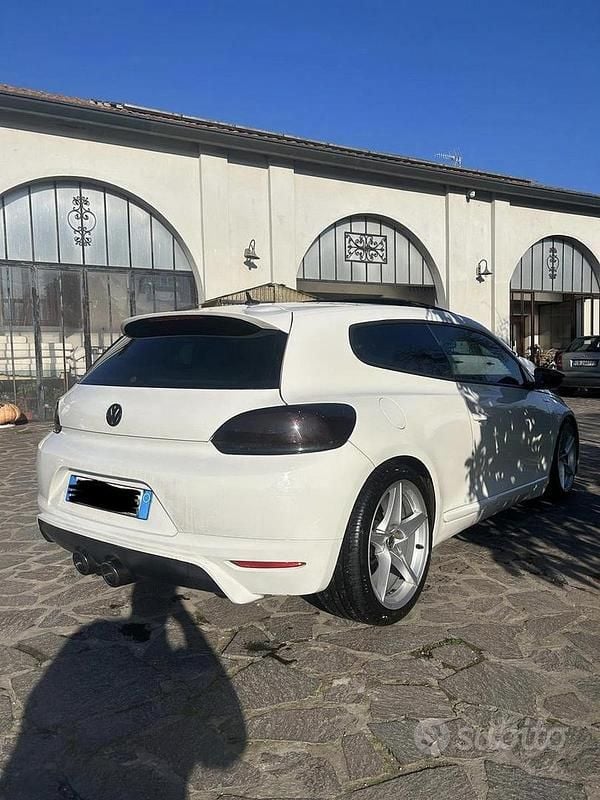 Begagnad VW Scirocco 170 HK (125 kW) 2011 Vit Sportkupé