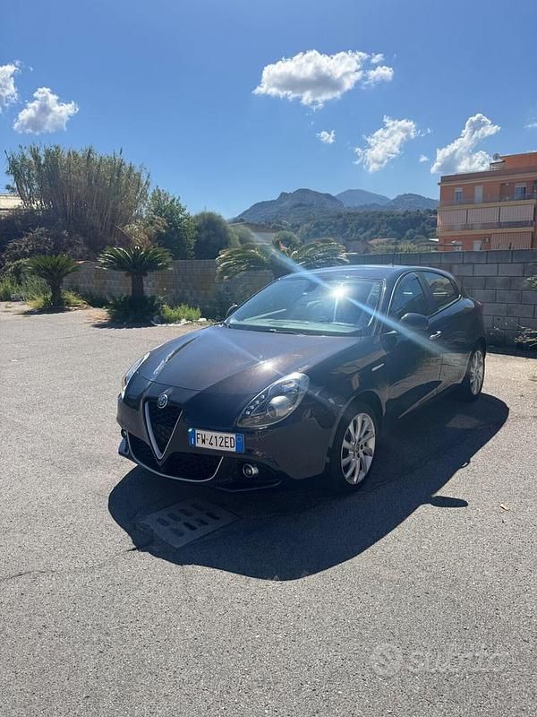 Usata Alfa Romeo Giulietta Super 120 CV (88 kW) 2019 Grigio Utilitaria
