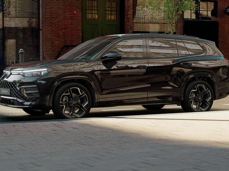 Nuova VW Tayron R-line Plus 204 CV (150 kW) 2026 Grenadill black metallizzato SUV