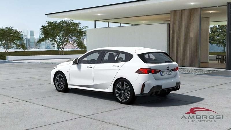 Nuova BMW 116 M Sport 122 CV (89 kW) 2025 Alpin white pastello Utilitaria