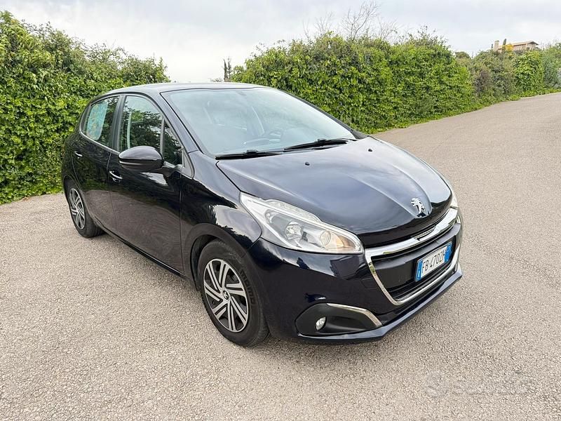 Usata Peugeot 208 75 CV (55 kW) 2016 Utilitaria