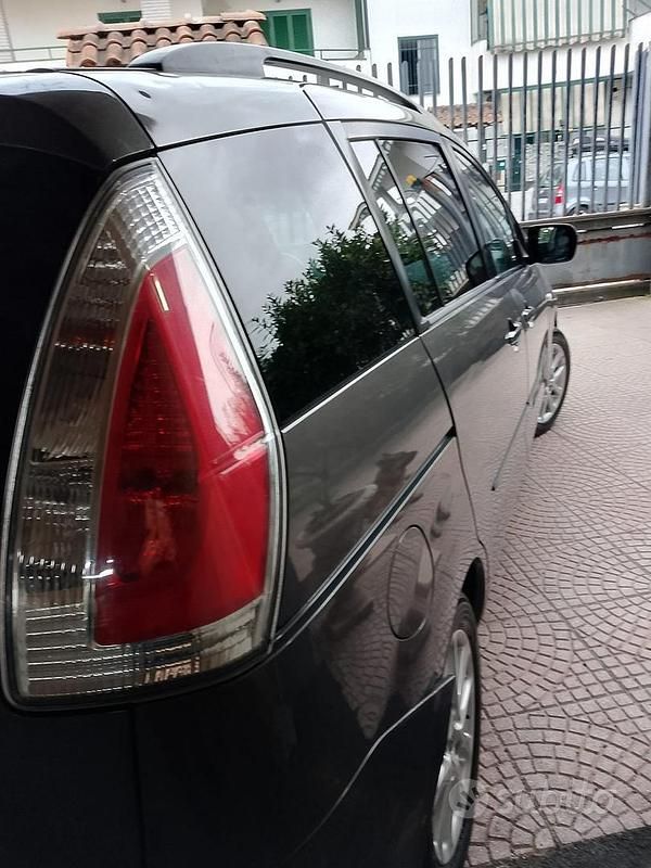 Begagnad Mazda 5 2009 Grå Minibuss