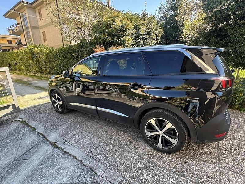 Usata Peugeot 5008 Allure 131 CV (96 kW) 2020 Nero SUV