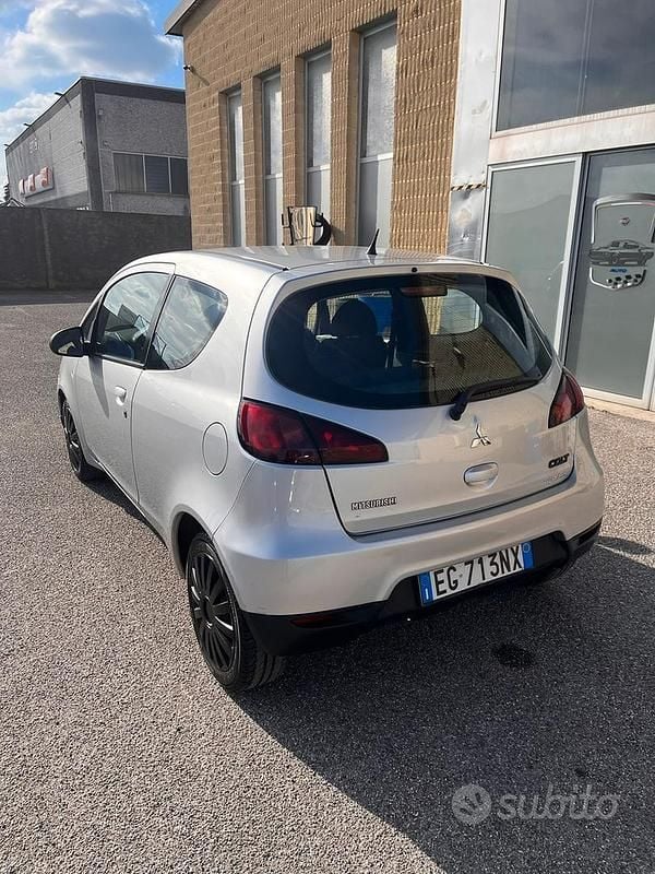 Usata Mitsubishi Colt 75 CV (55 kW) 2009 Berlina