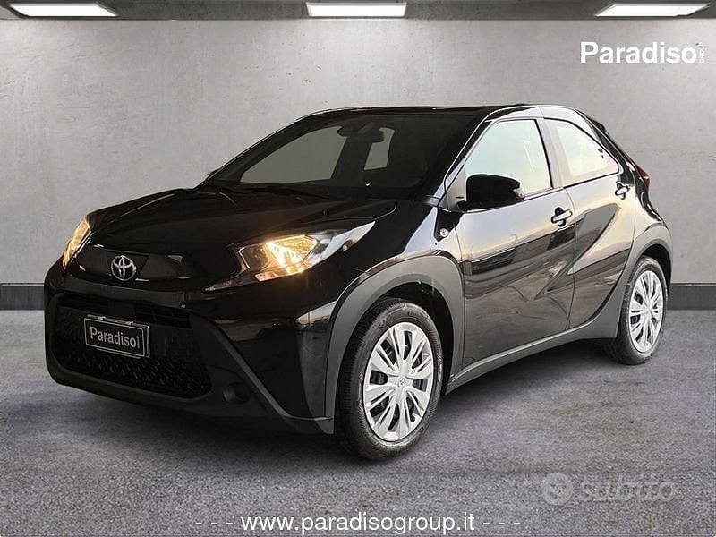 Nero Usata 2025 Toyota Aygo X Active SUV | 15.700 € (Buon prezzo) - Immagine 1/4