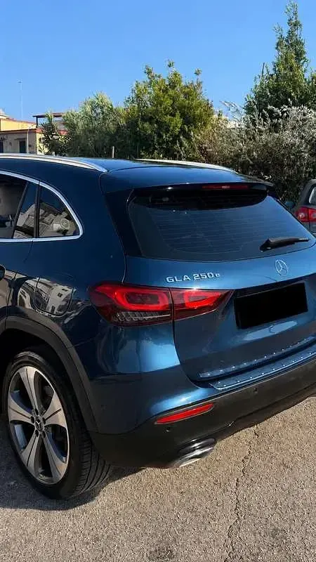Usata Mercedes GLA250 160 CV (117 kW) 2020 Blu/azzurro SUV