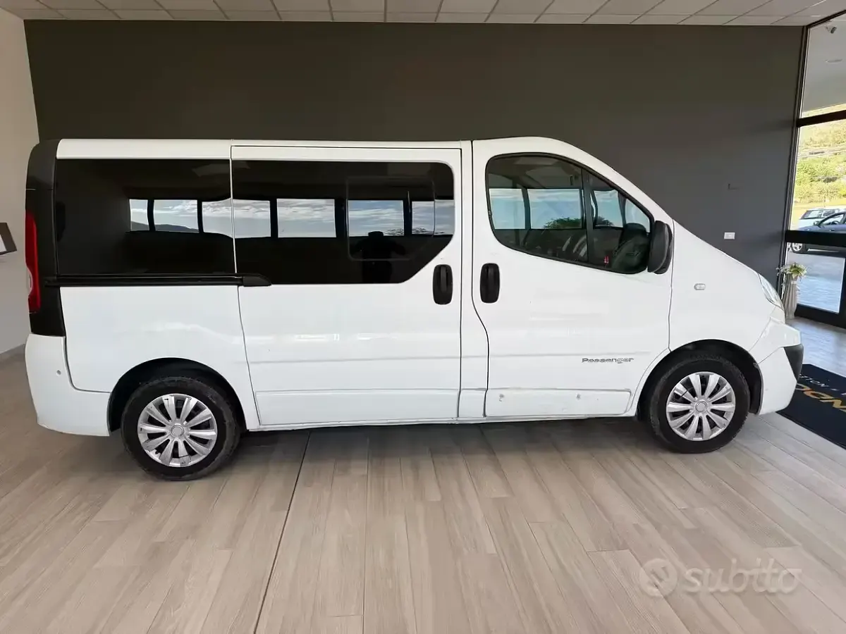 Begagnad Renault Trafic 114 HK (83 kW) 2010 Vit Minibuss