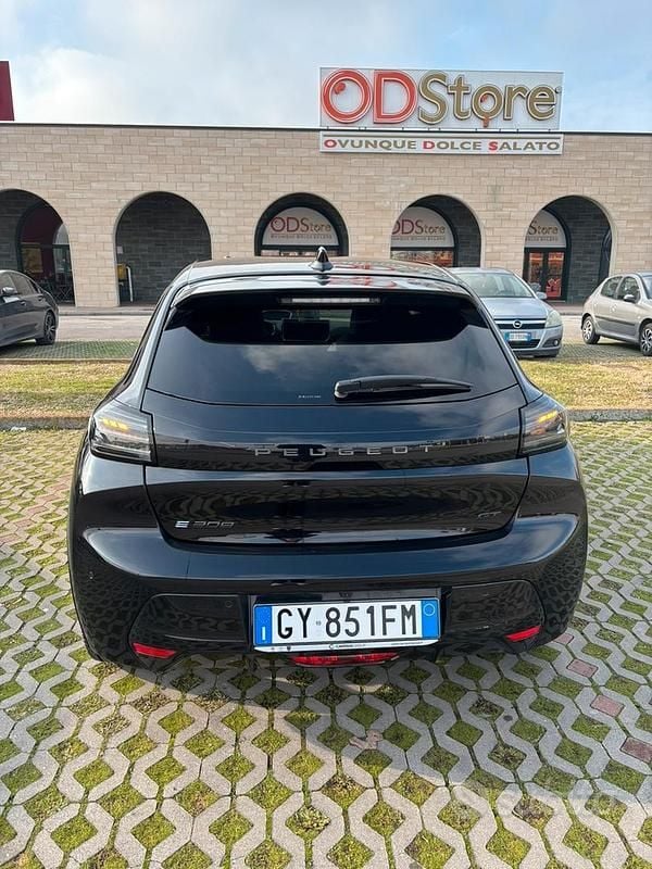 Usata Peugeot 208 114 kW (156 CV) 2025 Nero Utilitaria