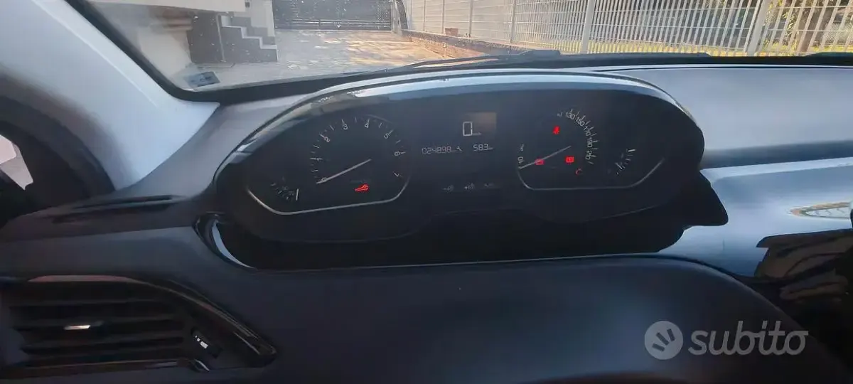 Usata Peugeot 208 Allure 83 CV (61 kW) 2019 Utilitaria