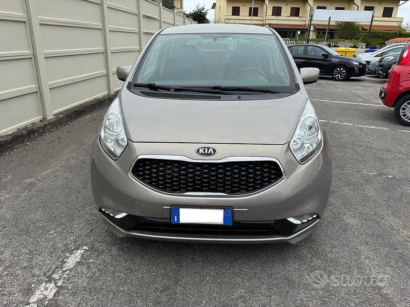 Usata Kia Venga 90 CV (66 kW) 2016 Grigio Utilitaria