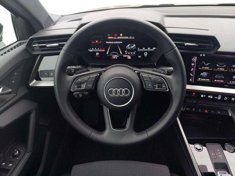 Begagnad Audi A3 Sportback S-Line 150 HK (110 kW) 2024 Grå Halvkombi