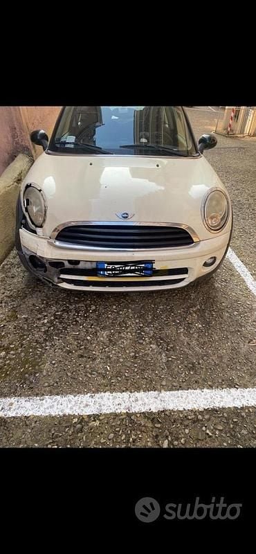 Usata Mini Cooper 90 CV (66 kW) 2010 Giallo Utilitaria