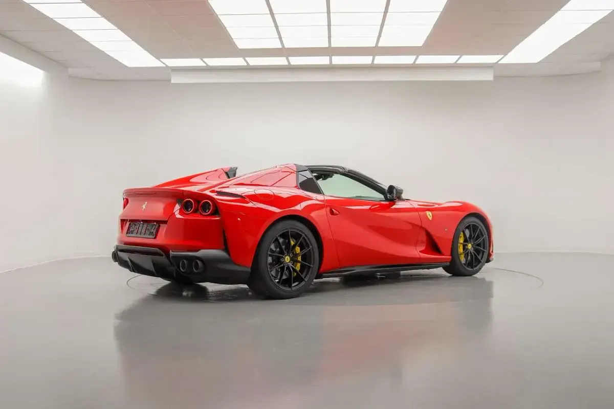 Usata Ferrari 812 795 CV (584 kW) 2021 Rosso corsa Cabrio