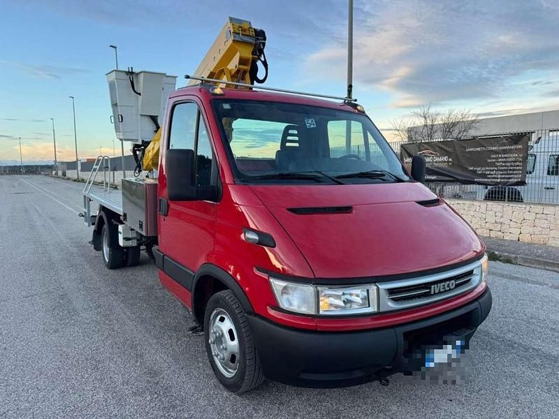 Usata Iveco Daily 97 CV (71 kW) 2006 Rosso