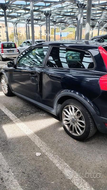 Usata Volvo C30 110 CV (80 kW) 2006 Nero Utilitaria