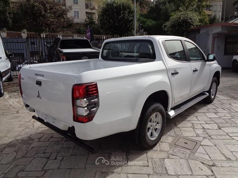 Usata Mitsubishi L200 150 CV (110 kW) 2022 Bianco Pick-up