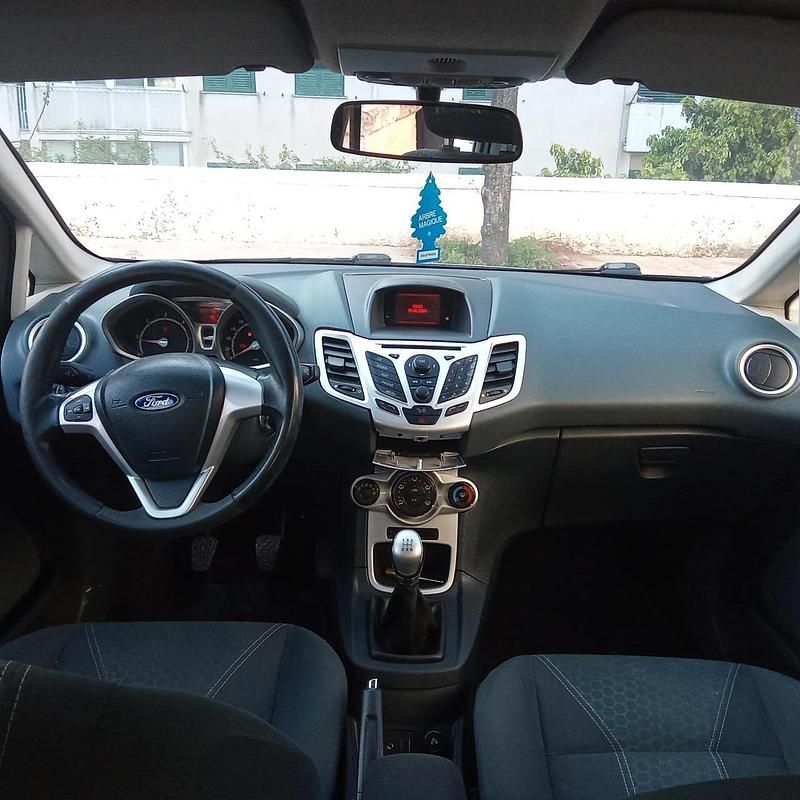 Usata Ford Fiesta Titanium 70 CV (51 kW) 2009 Grigio Utilitaria