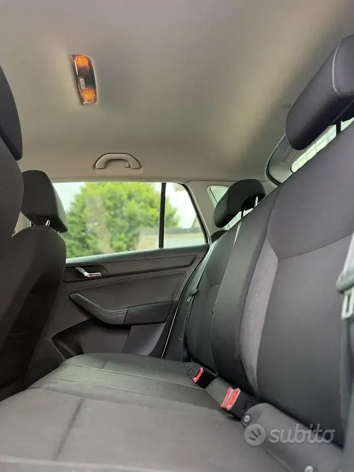 Usata Skoda Rapid Ambition 90 CV (66 kW) 2015 Bianco Utilitaria