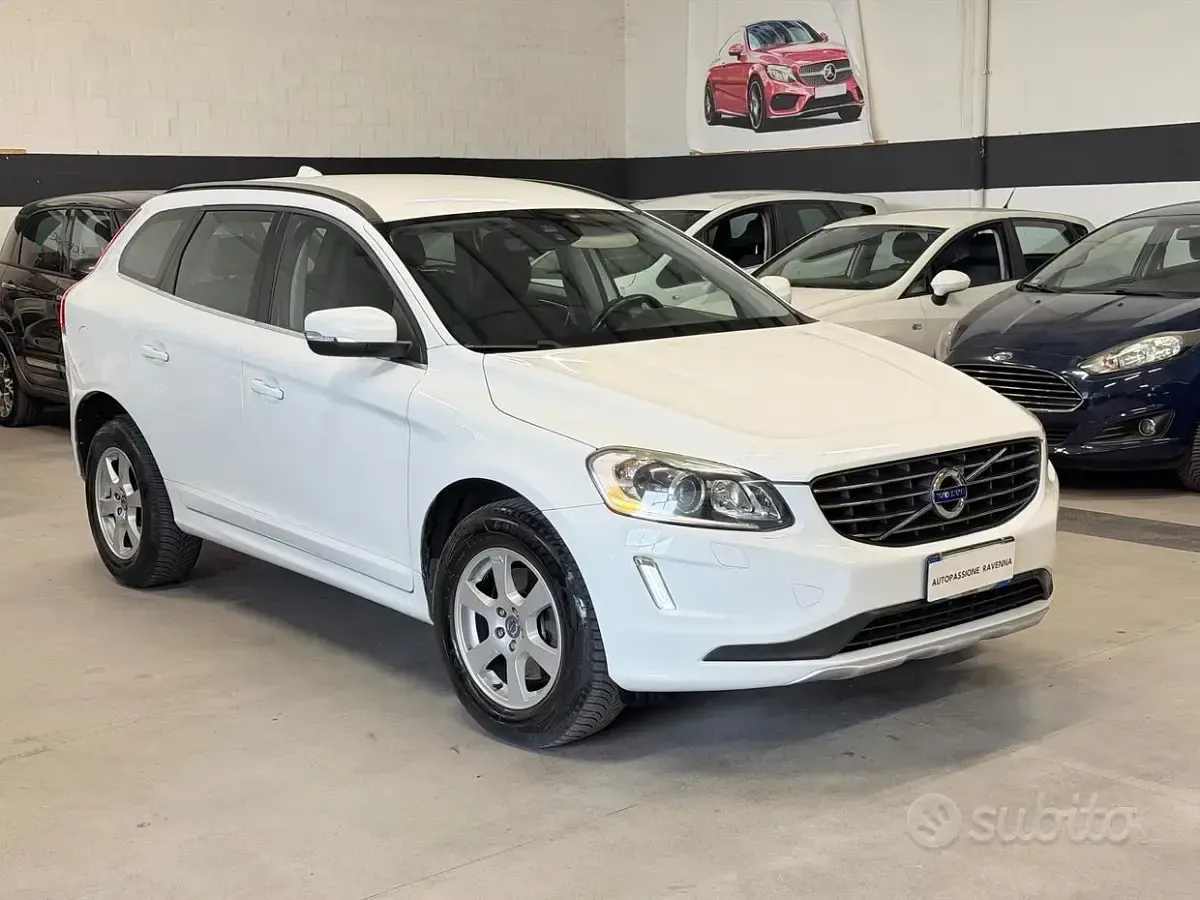 Usata Volvo XC60 R-Design Kinetic 190 CV (139 kW) 2015 Bianco SUV