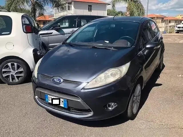 Usata Ford Fiesta Titanium 68 CV (50 kW) 2009 Grigio Berlina