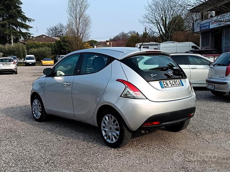Usata Lancia Ypsilon Silver 69 CV (50 kW) 2012 Grigio Utilitaria