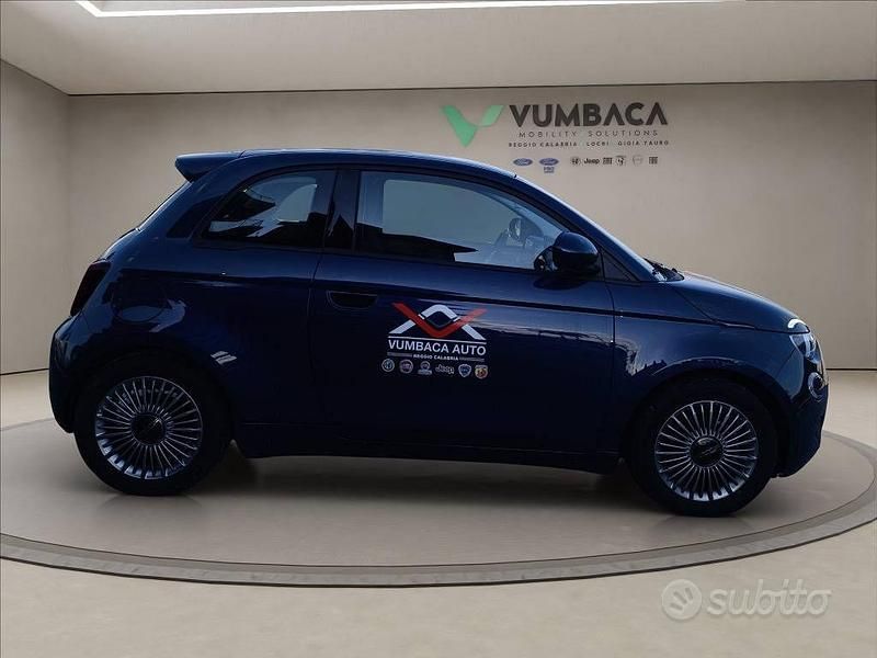 Usata Fiat 500e Icon 86 kW (118 CV) 2022 Ocean green Berlina