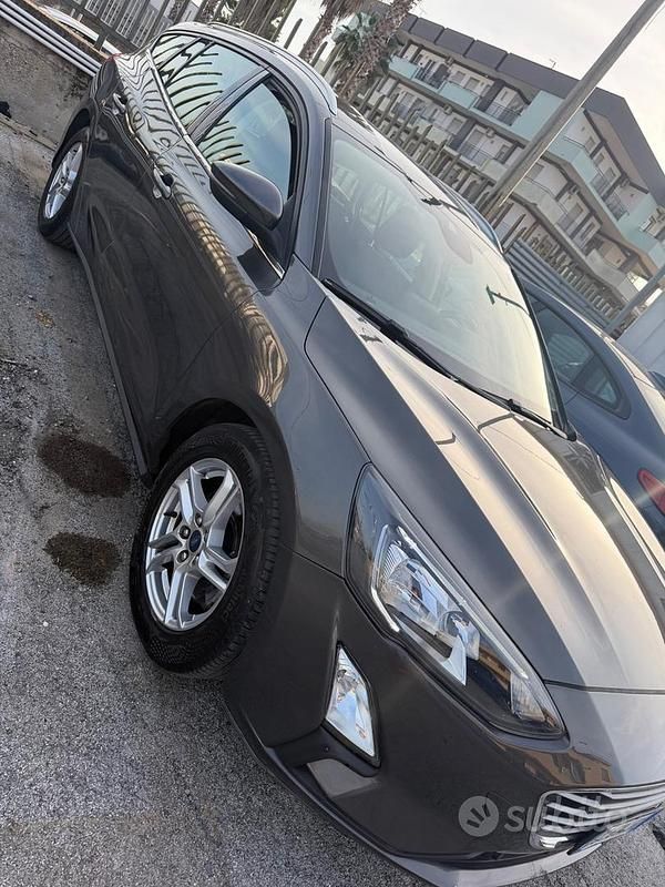 Usata Ford Focus Business Edition 120 CV (88 kW) 2020 Grigio Station wagon