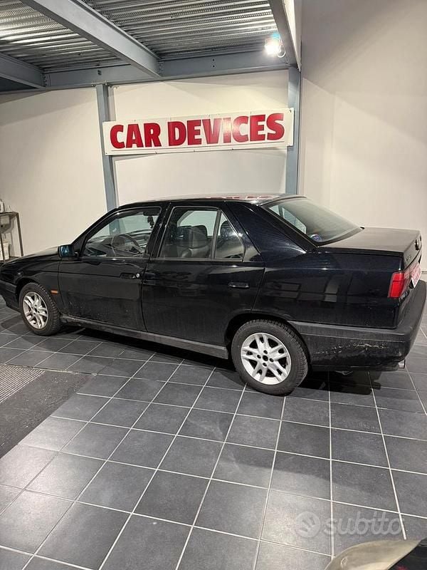 Usata Alfa Romeo 155 126 CV (92 kW) 1993 Nero Berlina