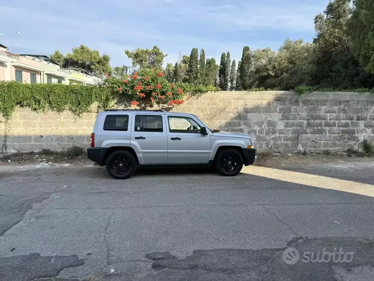 Usata Jeep Patriot 140 CV (102 kW) 2009 Grigio SUV