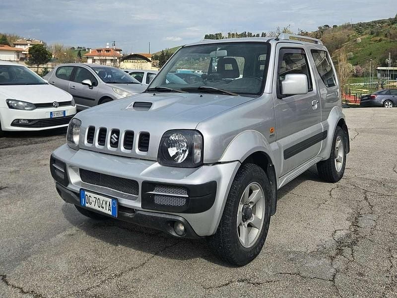 Usata Suzuki Jimny 86 CV (63 kW) 2007 Argento SUV