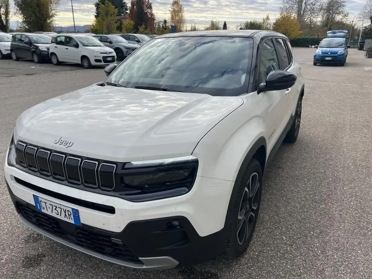 Usata Jeep Avenger Summit 100 CV (73 kW) 2024 Bianco SUV