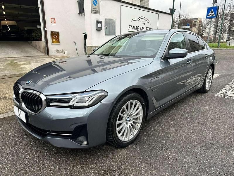 Usata BMW 545e M Sport 286 CV (210 kW) 2021 Bluestone metallic Berlina