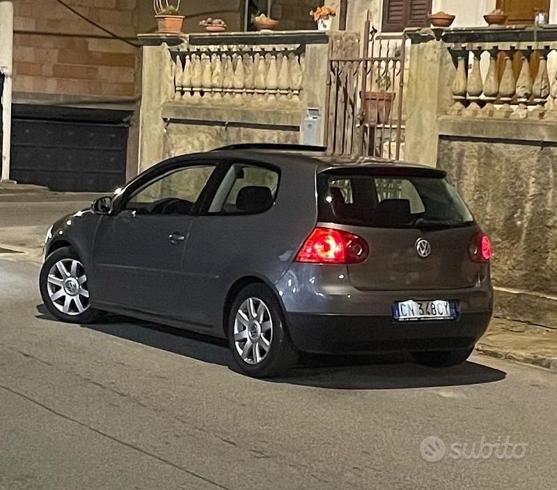 Usata VW Golf V 2004 Grigio Utilitaria
