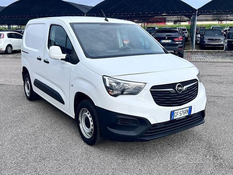 Gebraucht Opel Combo Edition 131 PS (96 kW) 2021 Weiß Van / Kleinbus