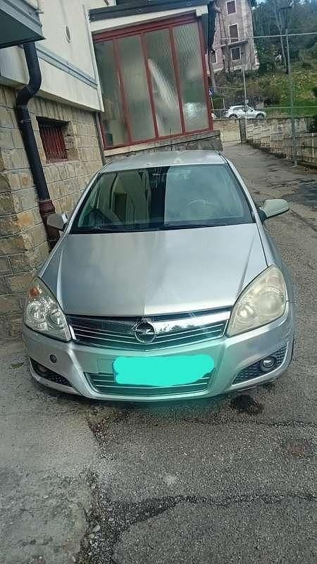 Usata Opel Astra Cosmo 101 CV (74 kW) 2008 Grigio Berlina