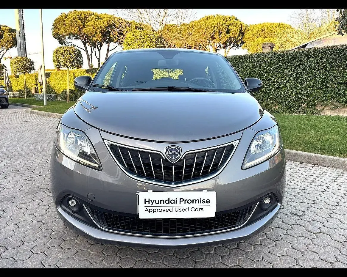 Usata Lancia Ypsilon Gold 69 CV (50 kW) 2023 Grigio Utilitaria