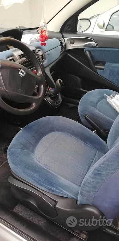 Usata Lancia Ypsilon 69 CV (50 kW) 2005 Grigio Utilitaria