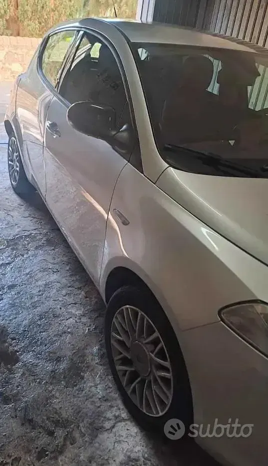 Usata Lancia Ypsilon 69 CV (50 kW) 2011 Grigio Utilitaria